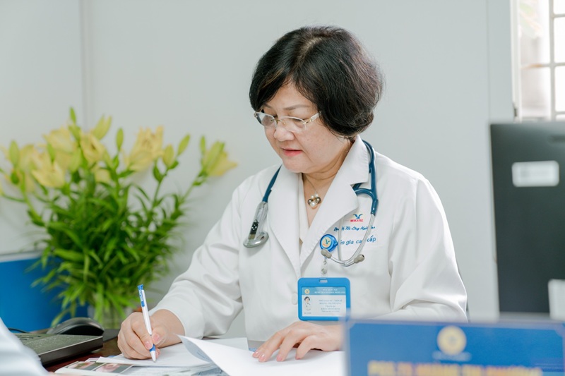 Bác sĩ tiến hành phân loại tình trạng sức khỏe