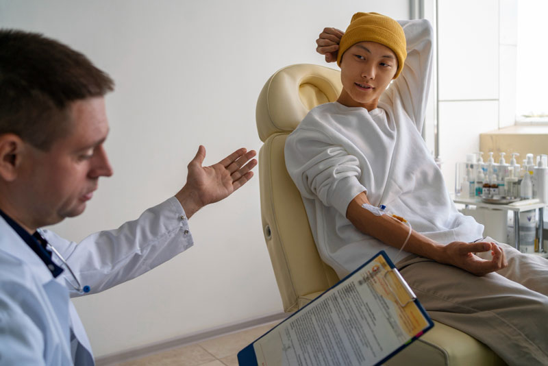 Khi xây dựng phác đồ điều trị ung thư, bác sĩ cần dựa vào kết quả hóa mô miễn dịch