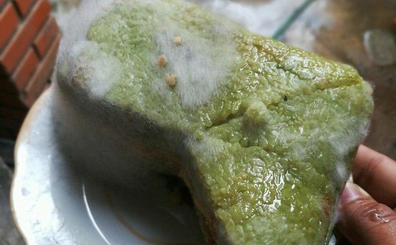 Bánh chưng đã bị nấm mốc không nên sử dụng