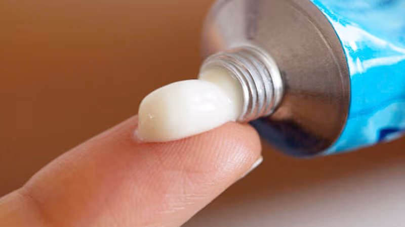 Việc bôi thuốc Gentrisone vào vùng kín có thể gây ra nhiều rủi ro 