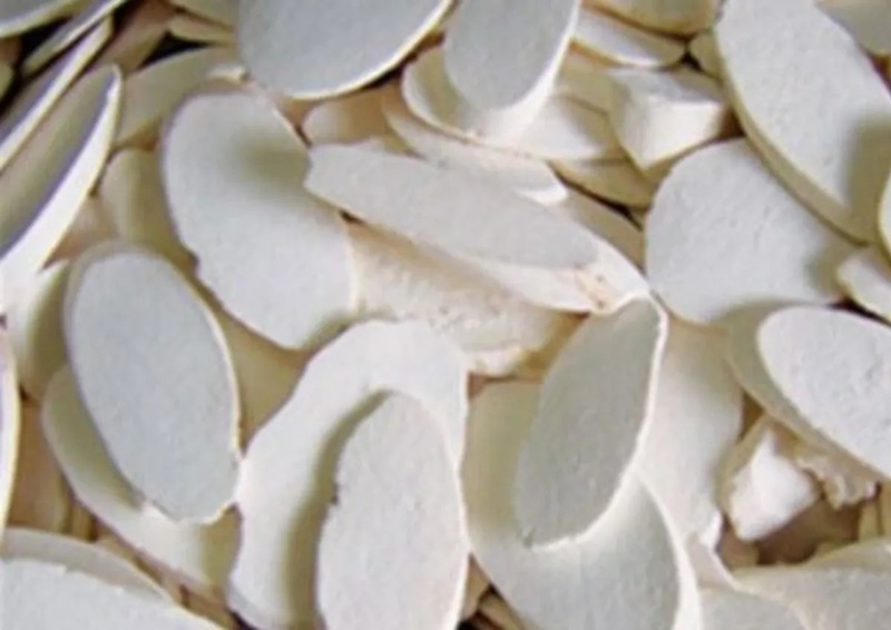 Bột sắn dây có thể pha nước uống giúp nhuận tràng, giải nhiệt