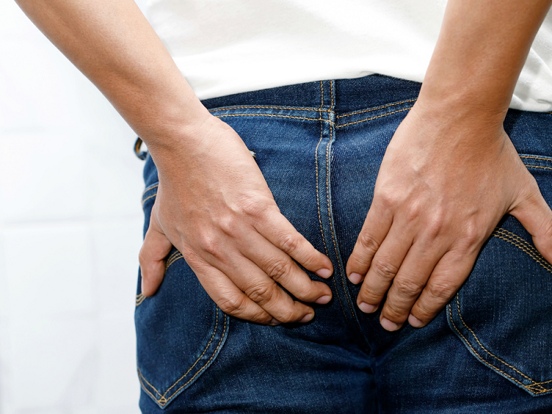 Liên hoan, tất niên cuối năm càng khiến tình trạng trĩ của anh T. trở nên nghiêm trọng