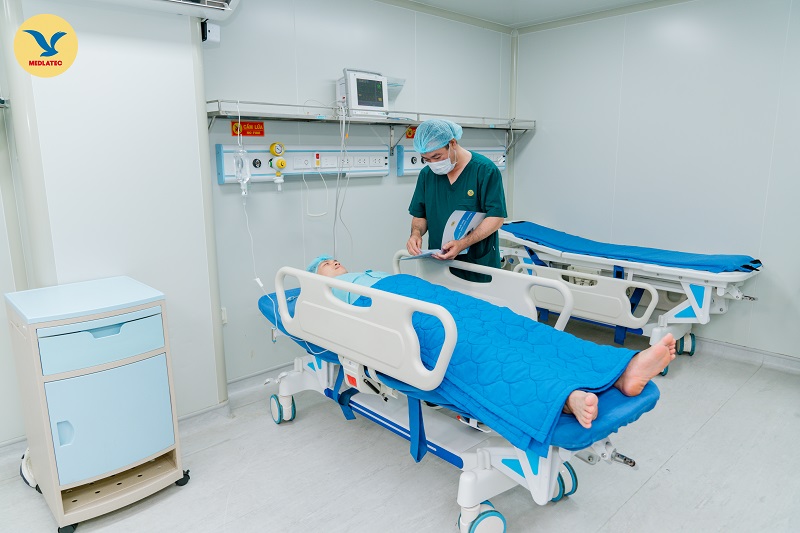 Người bệnh an tâm được chăm sóc tận tình sau phẫu thuật trĩ tại Bệnh viện Đa khoa MEDLATEC