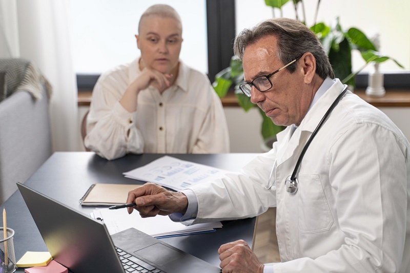 Kiên trì thực hiện đúng phác đồ từ bác sĩ chuyên khoa giúp tăng cơ hội điều trị thành công u não