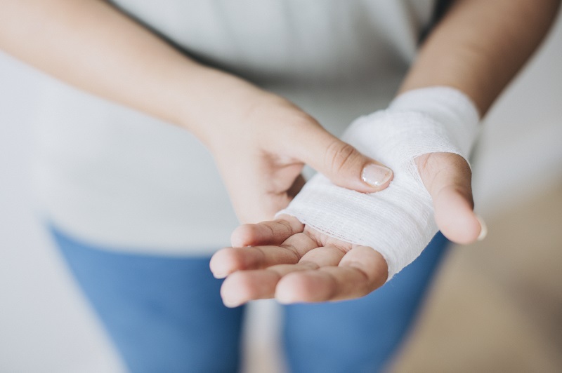 Trong y học cổ truyền, tùng hương chủ yếu được dùng ngoài da với mục đích sát khuẩn và hỗ trợ liền vết thương.