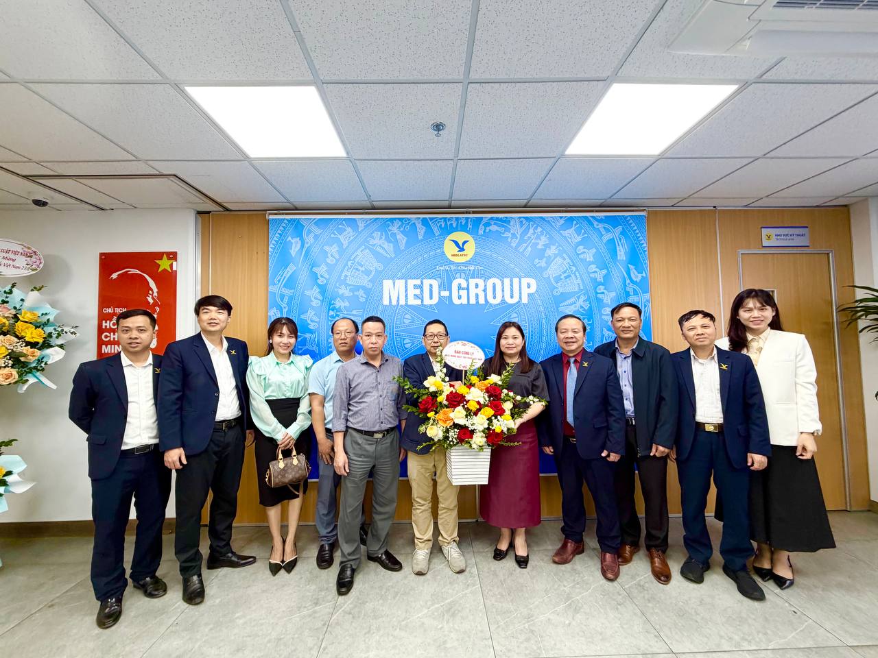 Lãnh đạo báo Công Lý đến tặng hoa và chúc mừng Hệ thống Y tế MEDLATEC nhân ngày Thầy thuốc Việt Nam 27/2