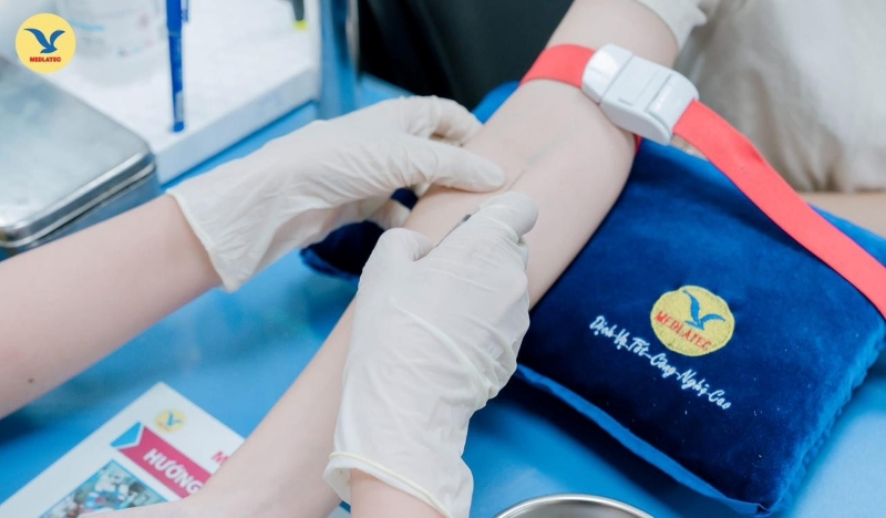 Bác sĩ có thể chỉ định xét nghiệm máu để đánh giá tình trạng viêm trong một số trường hợp