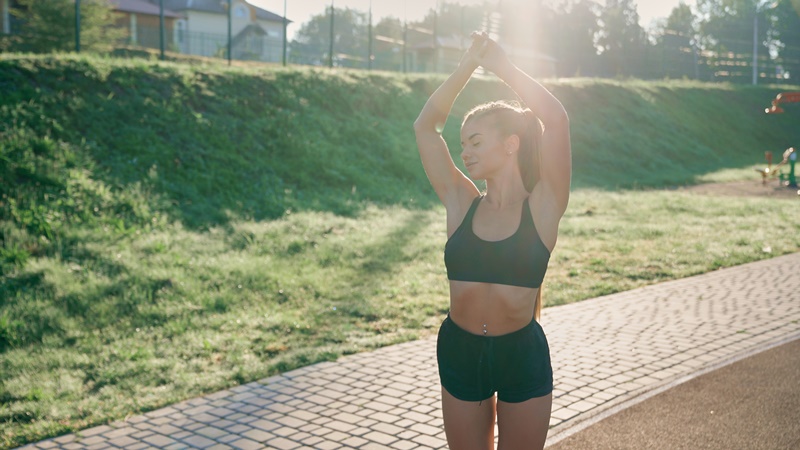 Bạn nên tập thể dục dưới nắng sớm để giúp xương khỏe hơn