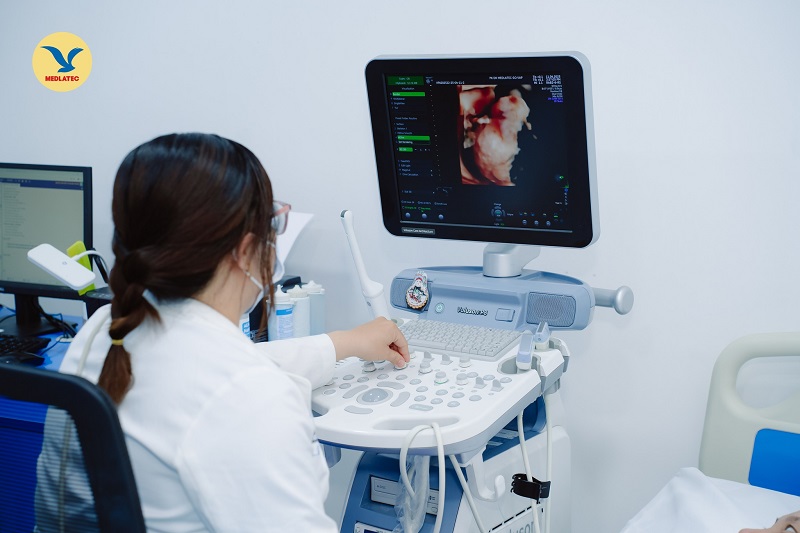 Bác sĩ có thể phát hiện dây rốn bám vào mép bánh rau trong quá trình siêu âm