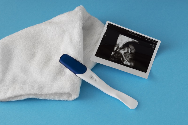 Mang thai được xác định khi phôi thai hình thành và làm tổ trong buồng tử cung.