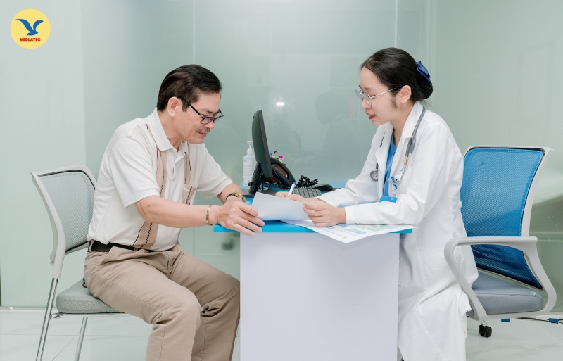 Người dân nên chủ động thăm khám sớm nếu xuất hiện triệu chứng đau thắt lưng kéo dài 