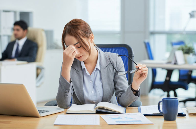 Tê bì tay chân, mệt mỏi mạn tính và mất ngủ triền miên là các biểu hiện thường gặp do thiếu hụt trầm trọng vitamin B5