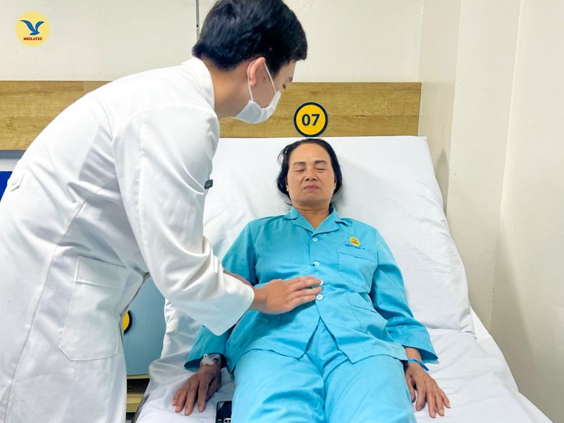 Khi ăn khoai tây nghi ngờ hư hỏng và xuất hiện rối loạn tiêu hóa, người bệnh nên đi khám sớm.