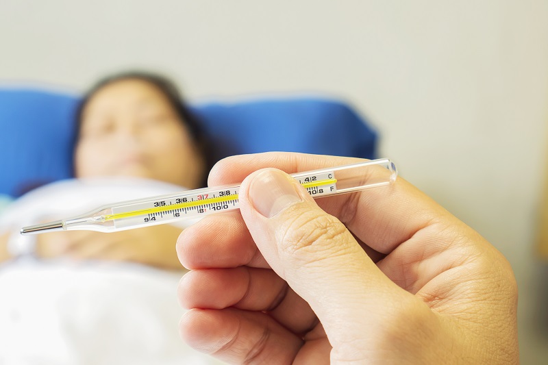 Người dùng có thể bị sốt cao không rõ nguyên nhân khi dùng Chlorpromazine