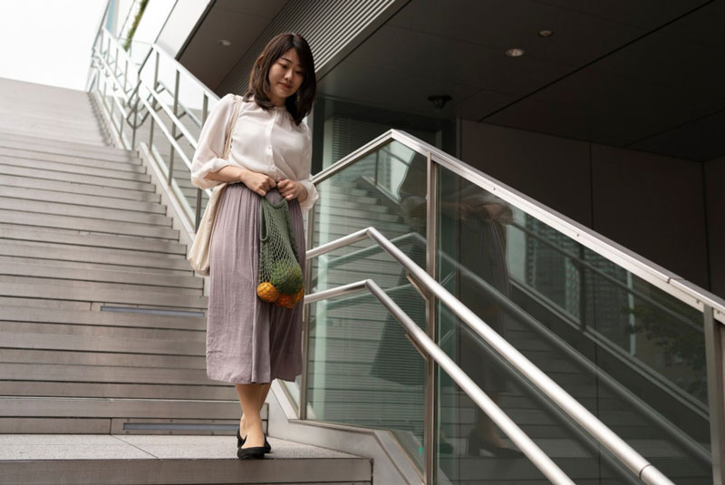 Mẹ bầu cần cẩn trọng hơn khi đi cầu thang