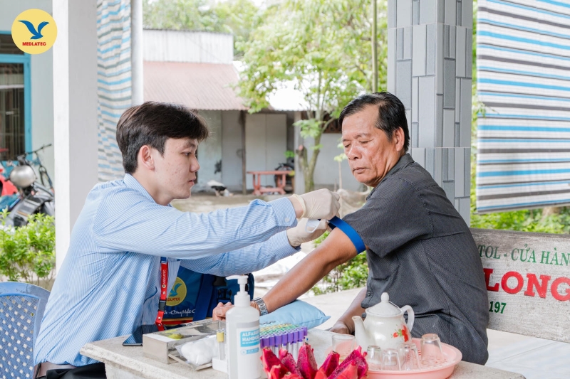 Dịch vụ lấy mẫu xét nghiệm tại nhà phù hợp với đối tượng người mắc bệnh mạn tính 