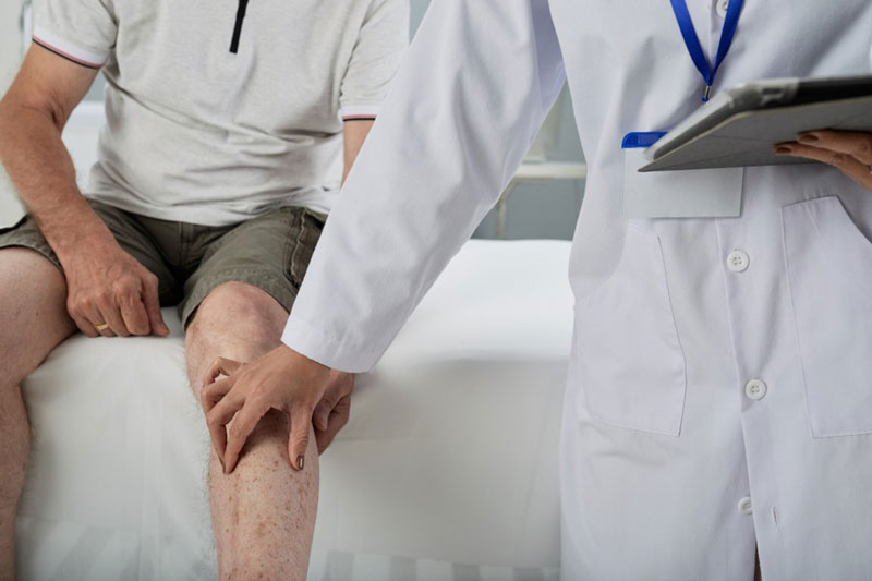 Phương pháp điều trị bảo tồn thường được áp dụng cho bệnh nhân cao tuổi