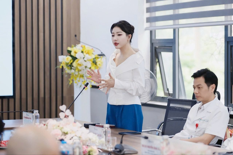 TS Nguyễn Bảo Uyên phát biểu trong buổi làm việc