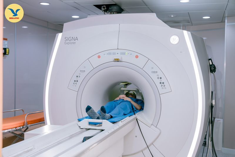 Trung tâm Chẩn đoán hình ảnh MEDLATEC sử dụng hệ thống chụp cộng hưởng từ MRI 1.5 Tesla hàng đầu của Mỹ trong chẩn đoán toàn diện các bệnh lý xương khớp 