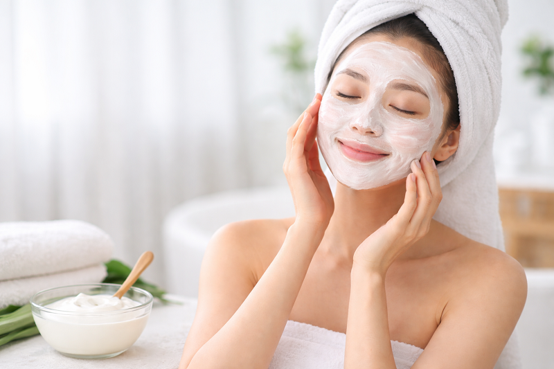 Mặt nạ sữa chua không đường có khả năng làm da tươi trẻ, mịn màng