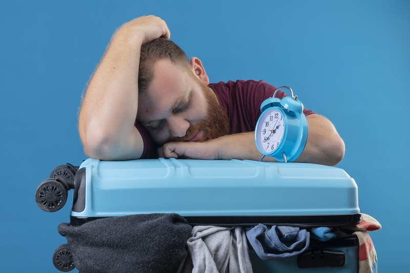 Sự chênh lệch về múi giờ giữa các nơi di chuyển khiến cơ thể không kịp thích nghi dễ dẫn đến Jet lag