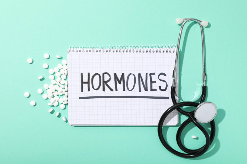 Nội tiết tố thay đổi cũng có thể là lý do khiến chị em xì hơi sau chuyển phôi