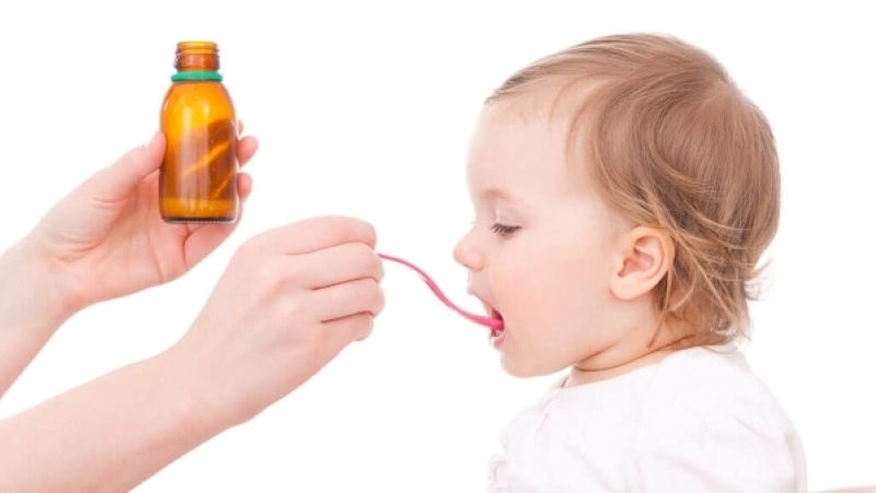 Cha mẹ cần tìm hiểu kỹ thông tin trước khi quyết định trẻ em có nên uống tiêu ban lộ không 