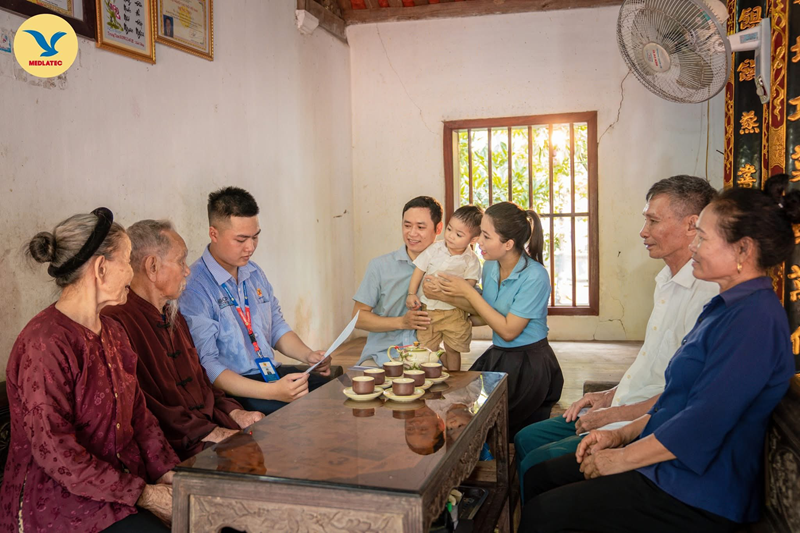 Với người già, bà bầu, trẻ em, người đi lại khó khăn, dịch vụ lấy mẫu tận nơi sẽ giúp họ được chăm sóc toàn diện, tầm soát phát hiện bệnh kịp thời ngay tại nhà