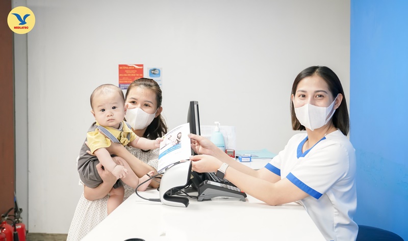 Cha mẹ nên đưa trẻ đi khám nếu trẻ có biểu hiện bất thường