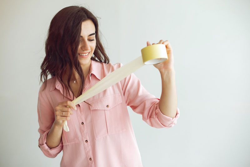 Độ dính từ bề mặt băng keo có thể giúp bạn lấy dằm ra khỏi tay