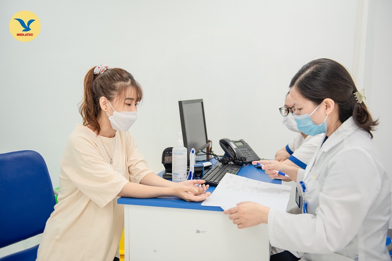 Nên thăm khám y tế khi triệu chứng kéo dài thay vì chỉ dùng cúc áo hoa vàng