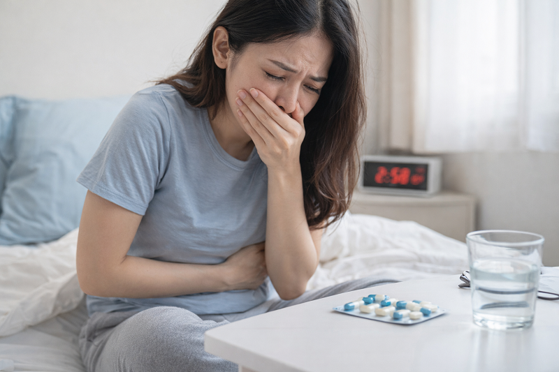 Người bị rối loạn tiêu hóa sau ăn đồ hết hạn cần theo dõi triệu chứng trong 24 - 48 giờ