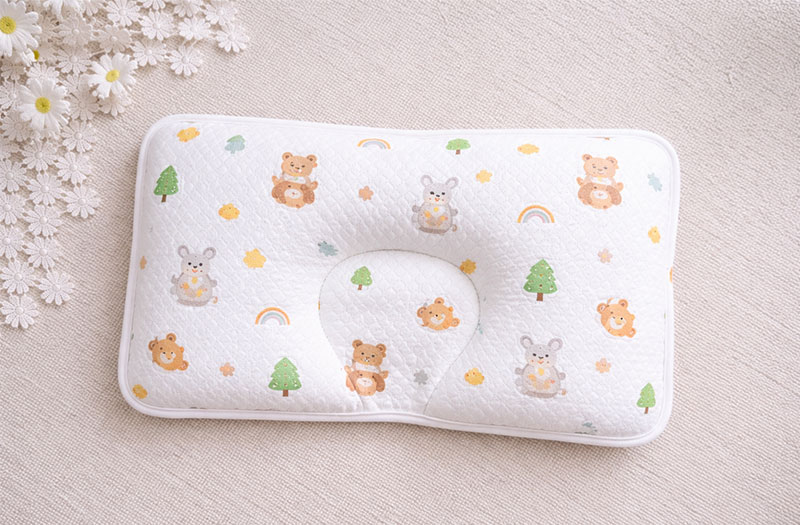 Trẻ sơ sinh nằm gối lõm được không là thắc mắc của rất nhiều phụ huynh