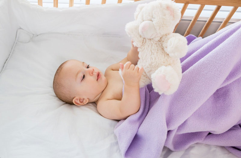 Ba mẹ cần đảm bảo trẻ được gối đầu đúng tư thế ngay từ khi còn bé