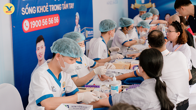 Tại sự kiện lần này, người dân được trải nghiệm xét nghiệm tổng phân tích máu 18 chỉ số bằng hệ thống máy xét nghiệm hiện đại, cho kết quả nhanh chóng, chính xác