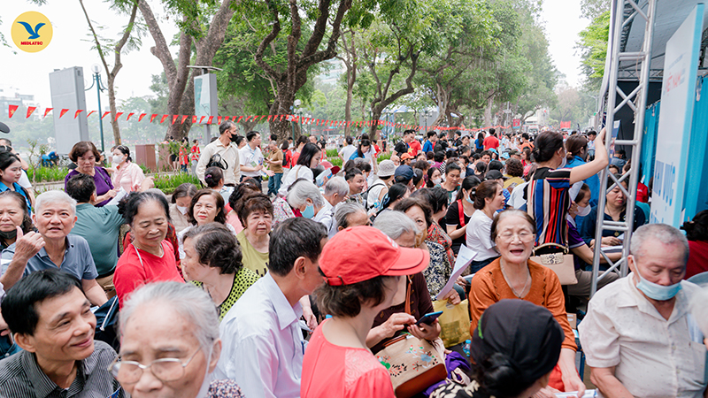 Ngoài xét nghiệm máu, MEDLATEC còn mang đến cho người dân trải nghiệm siêu âm tuyến giáp hoặc siêu âm ổ bụng miễn phí