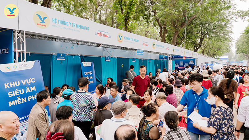 Chương trình thăm khám sức khỏe của MEDLATEC vẫn tiếp tục diễn ra trong chiều nay (7/4) tại phố đi bộ Trần Nhân Tông. MEDLATEC trân trọng kính mời bà con nhân dân Thủ đô và khu vực lân cận tới tham gia, trải nghiệm các dịch vụ chăm sóc sức khỏe miễn phí.