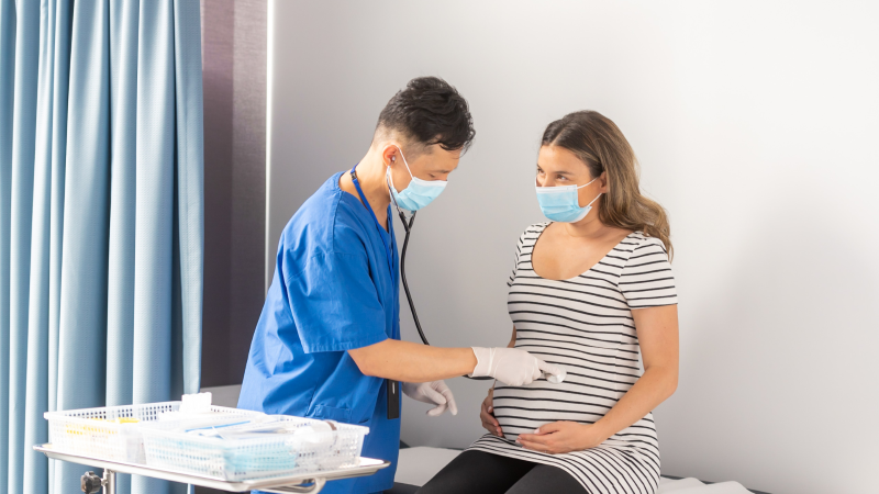 Bác sĩ sẽ thực hiện các phương pháp kiểm tra cần thiết để đánh giá tình trạng của thai nhi