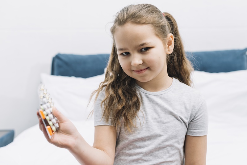 Nhiều trẻ bị ngứa vào ban đêm là do tác dụng phụ của thuốc