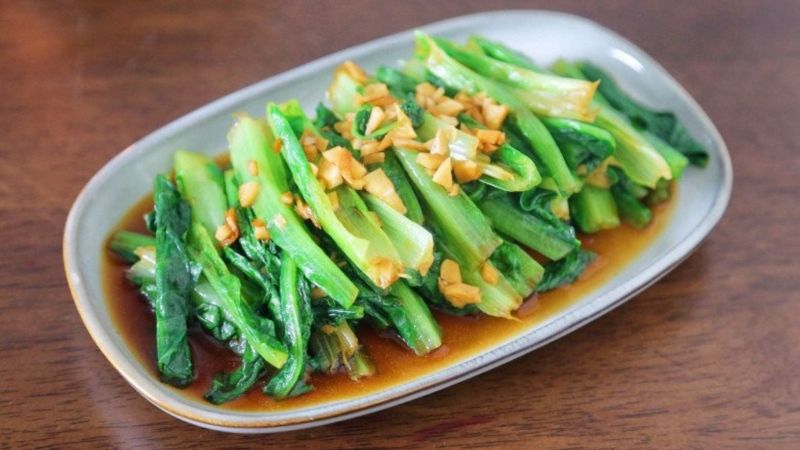 Rau diếp xoăn xào tỏi