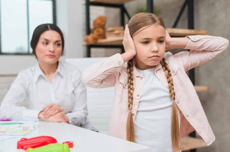 Trẻ khó xây dựng và duy trì mối quan hệ xã hội