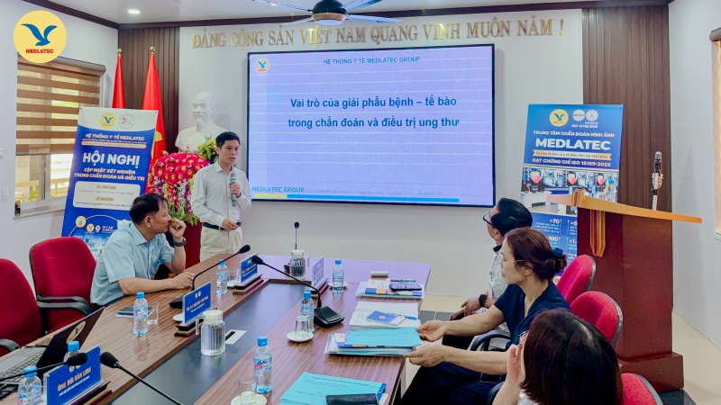 ThS.BS Nguyễn Văn Tuấn trình bày báo cáo với chủ đề 