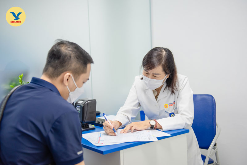 Thăm khám bác sĩ chuyên khoa giúp người bệnh tìm ra nguyên nhân bị bồn chồn, đánh trống ngực trong thời gian dài