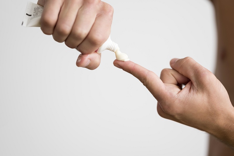 Thuốc bôi chỉ có vai trò hỗ trợ, không thay thế điều trị kháng virus