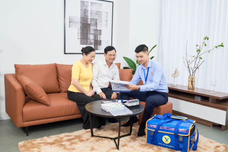 Với dịch vụ xét nghiệm tại nhà, nhân viên y tế sẽ đến đúng địa chỉ theo khách hàng yêu cầu để thực hiện lấy mẫu 