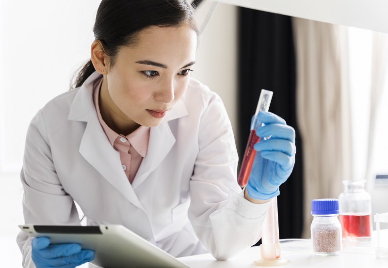 Xét nghiệm máu giúp xác định sớm khả năng mang thai