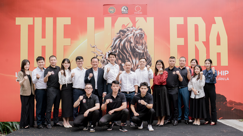 Đại diện hai đơn vị chụp hình lưu niệm