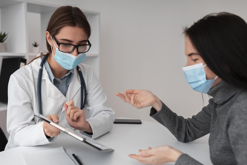 Bạn nên đi kiểm tra sức khỏe nếu có biểu hiện nghi ngờ bị mụn cóc