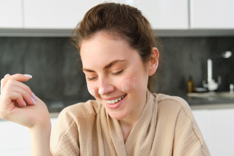 BHA giúp loại bỏ tế bào chết, thúc đẩy tái tạo da và hỗ trợ giảm nếp nhăn