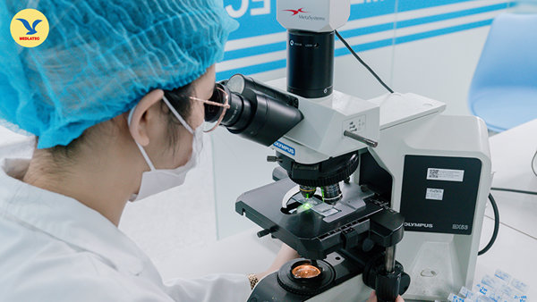 Soi kính hiển vi tìm xoắn khuẩn giang mai